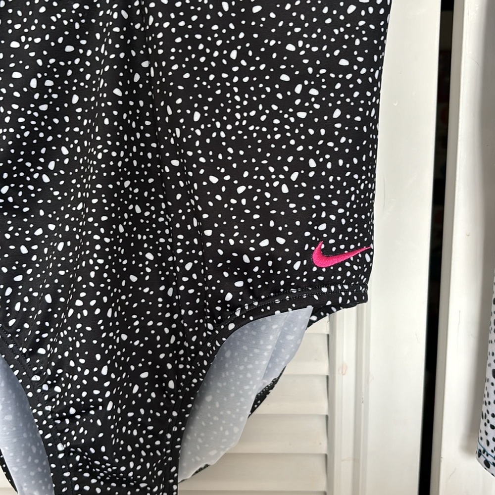 Nike Rash Guard - Picture 2 of 4